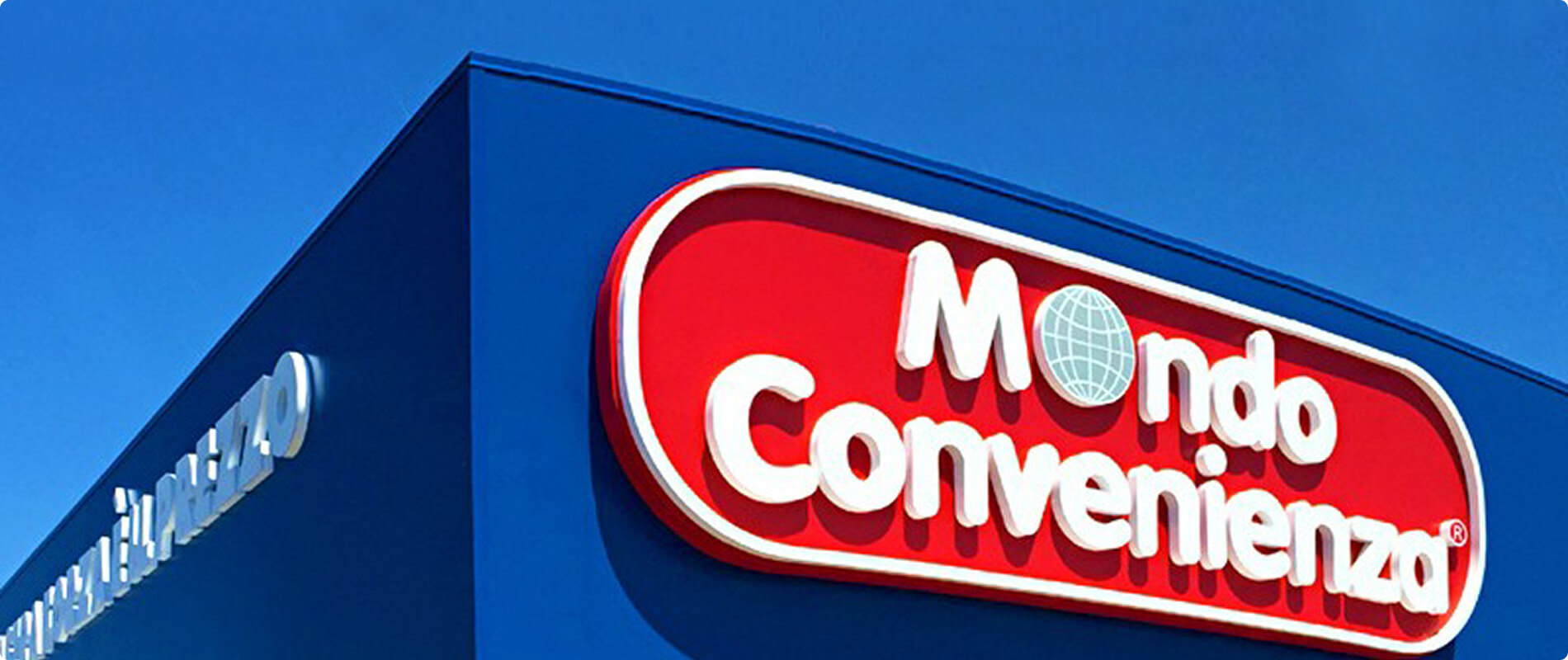 Insegna di un punto vendita Mondo Convenienza.