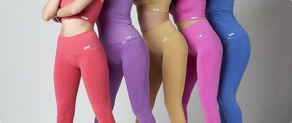 Leggings FGM04 indossati in diversi colori.